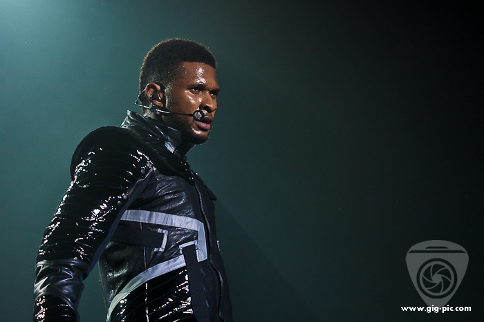 Usher-009665