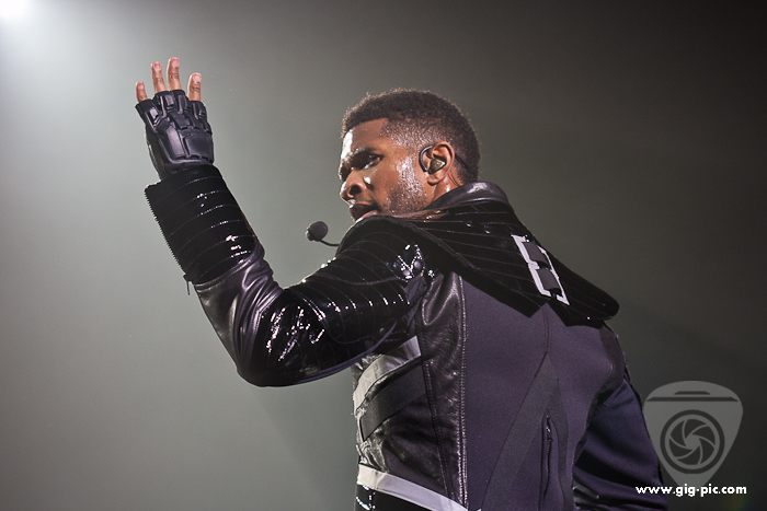 Usher-009707