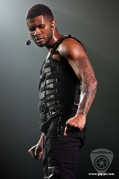 Usher-009745